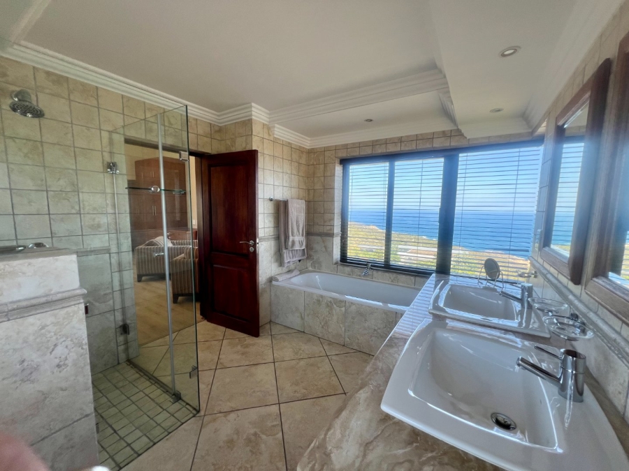 5 Bedroom Property for Sale in Oubaai Western Cape